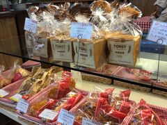 面包甜点陈列柜-红宝石·鲜奶小方·海派西点房(南丹店)