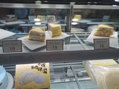 面包甜点陈列柜-薇薇安千层蛋糕(府城店)