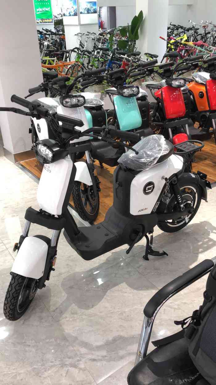 soco速珂电动旗舰店(风雷车行店)-"逛了静安区徐汇区很多电动车店