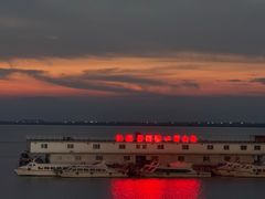 -巴陵广场