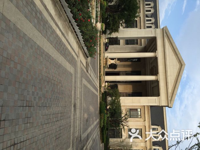 溪上玫瑰园酒店