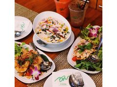 椰奶鱼肉汤-Chom Cafe and Restaurant