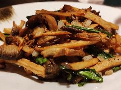 盐焗菌菇-丝路金桃·新疆菜(徐汇店)