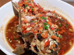 香煎鲫鱼-费大厨辣椒炒肉(万家丽一店)