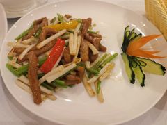 花生芽炒蒜香肉-弘雅饭店