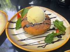 甜甜圈配香草冰淇淋-COMMUNE幻师(天品西岸店)