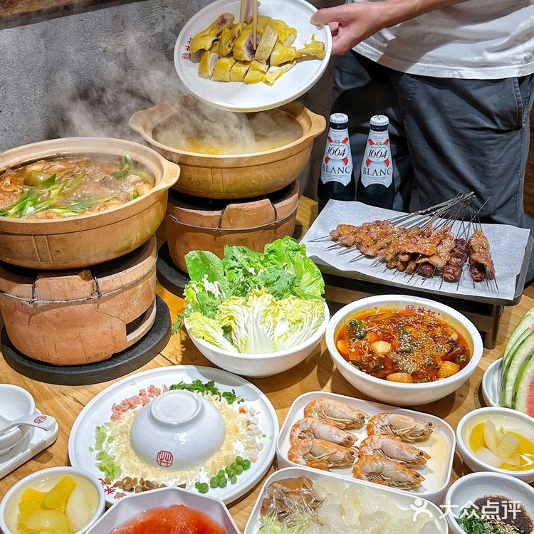 小伙伴说，在杭州吃港式打边炉，只去林记，老好吃了