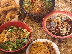 -爆炸头阿姨小四川正宗川味小吃(无任何分店)