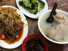 -雷祖芳老妈蹄花店