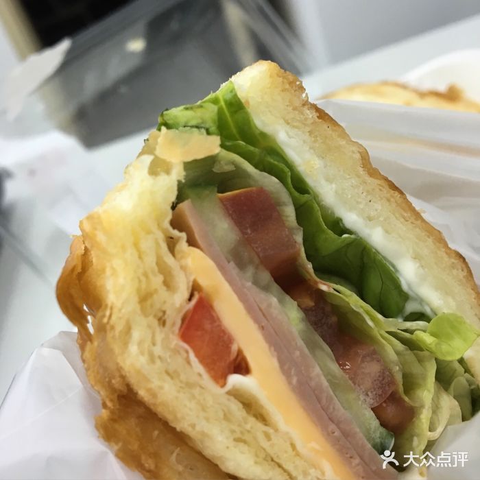 paris baguette巴黎贝甜(商城路店)塔里塔里三明治图片 - 第1张