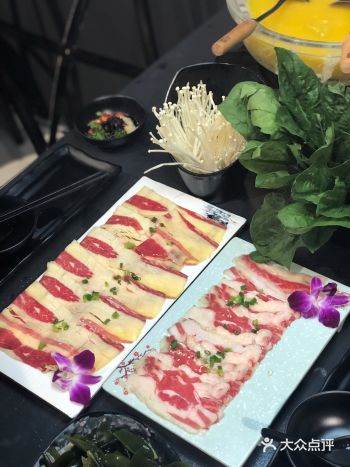今天下雨格外的想喝鸡汤 就和姐妹来打卡这家玲珑炉啦