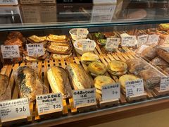 -天井·丑面包搭咖啡