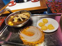 东北细粉-玺炖·中国铁锅炖(虹桥天街店)