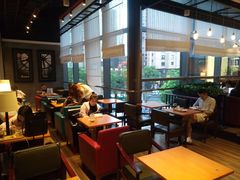 靠窗位-西西弗书店&矢量咖啡(凯德晶萃广场店)