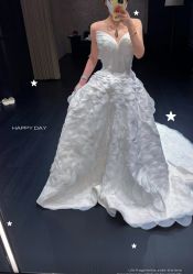 点击看大图 -Renee芮亦婚纱