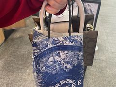 -霸王茶姬(上海静安大悦城店)