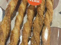 -VERIE BAKEHOUSE