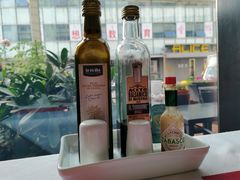每桌必备调料-小蕃茄意大利餐厅(开发区时尚天街店)