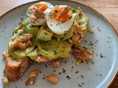 牛油果煮蛋吐司-RAC BAR(安福路店)