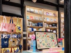 -猫的天空之城概念书店(杭州南宋御街店)