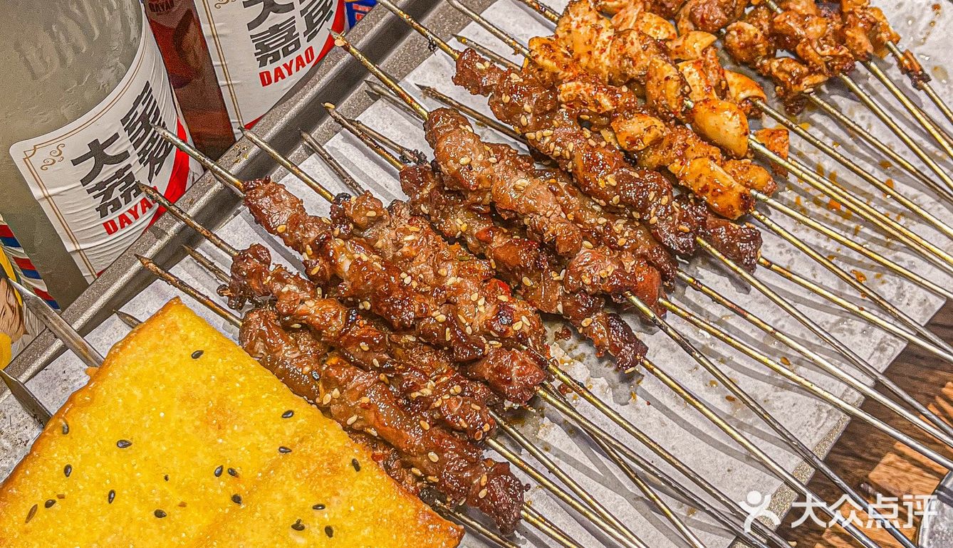 东北烧烤扛把子！大口吃肉太爽了！