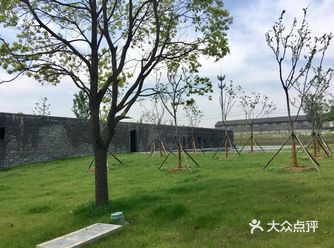两个客房合用一个院子，分别是不同的进口