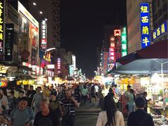 -六合夜市