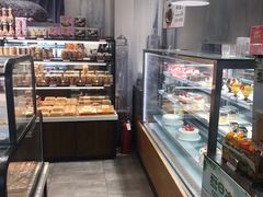 面包甜点陈列柜-金凤成祥(东直门现烤面包店)