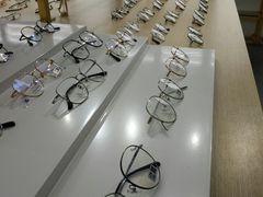 -罗伯特眼镜·蔡司官方授权(罗湖国贸店)