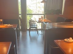 靠窗位-蜀香三绝·牛蛙·烤鱼·天府炒鸡(安丘泰华店)