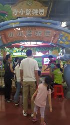 -维佳童话镇演出现场(徐东店)