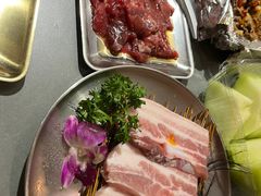 -围炉肉舍•炭烤活鳗•丹东海鲜烤肉(步行街店)