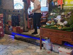 -老牌坊云南鱼豆花火锅(爱建店)