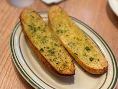 蒜香面包-玛格萝妮比萨屋(四平店)