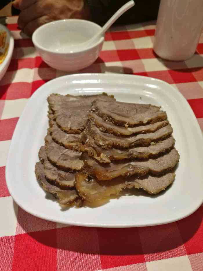 飞机牛大骨每次必点,功夫鱼连骨头都是酥的,服务热情周到,吃大肉却不