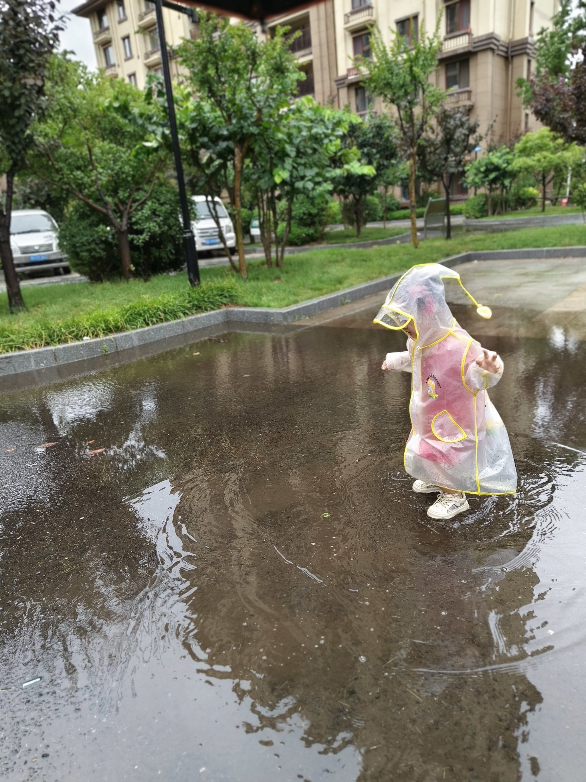 听说80后都在补偿式育娃?踩水坑的快乐