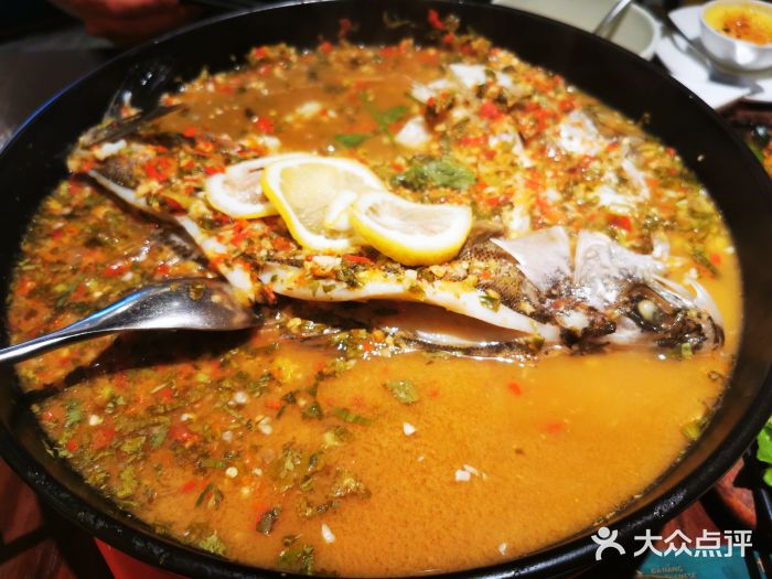 岘港·越南料理(世豪店)岘港明炉辣味海鲈鱼图片