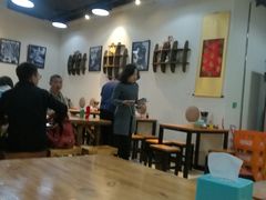 大堂-门框胡同百年卤煮(鸟巢店)