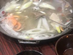 -老街烧烤大排档·地道湖北菜·龙虾馆(汉口火车站店)