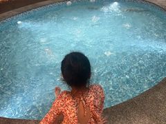 -涨巢·潮玩水疗局