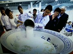 -南京金牛湖巨碗鱼头