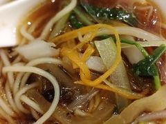 阳春面上码了素什锦-江苏饭店-中餐厅