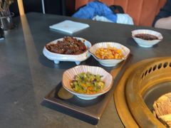 -铭牛烧肉·和牛海鲜自助(高新月牙湖店)