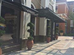 -GIVENCHY(比斯特苏州购物村店)