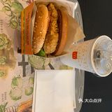 不同与普通汉堡的面包哦