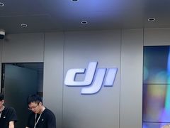 -DJI大疆(深圳华强北曼哈授权体验店)