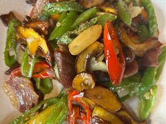 彩椒诺邓火腿炒见手青-滇野云南野生菌餐厅(陕西南路店)