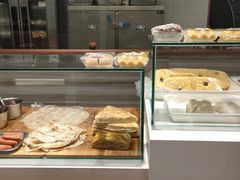 面包甜点陈列柜-恒盛居回族饭店