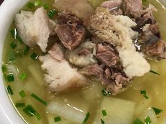 萝卜炖肘子-荣生萝卜汤饭店