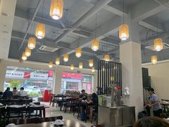大堂-胡须哥网红竹筒菜